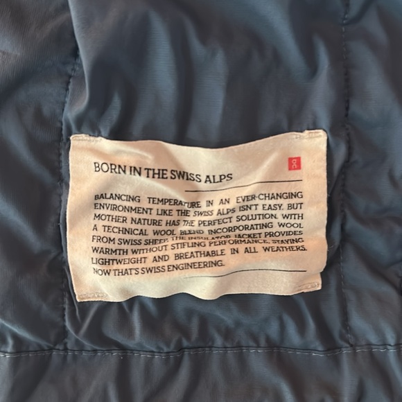 On Running Performance Jacket size small - Picture 7 of 8